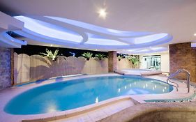 The Pinnacle Hotel And Suites